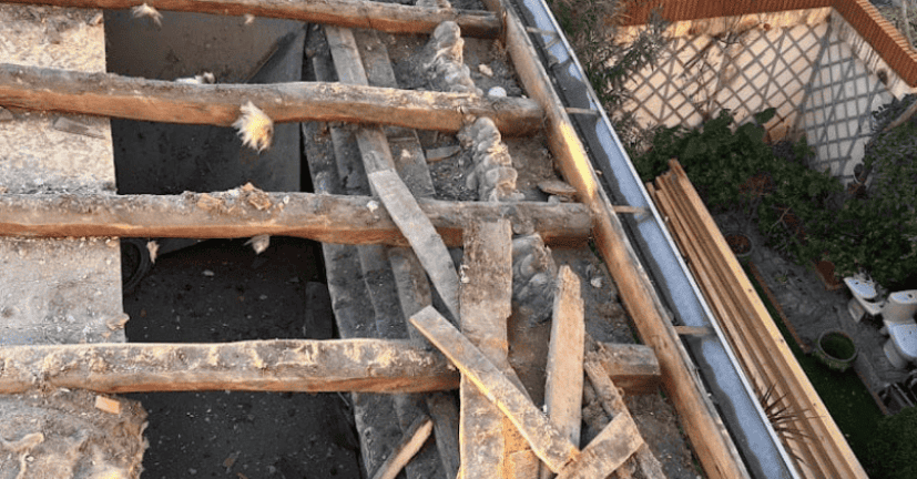 pose-tuiles-renovation-toiture-toulouse-2 couvreur Toulouse, couvreur Blagnac, couvreur Balma, couvreur Ramonville, couvreur L'Union, énovation de toiture Toulouse, Nettoyage de toiture Toulouse, Isolation de toiture Toulouse, Fuite de toiture Toulouse, Étanchéité de toiture Toulouse, Réparation de faîtage Toulouse, Pose de tuile Toulouse, couvreur zingueur Toulouse, Pose de gouttière Toulouse, Planche de rive Toulouse, Pose de pied de cheminée Toulouse, Charpentier Toulouse, Pose Velux Toulouse