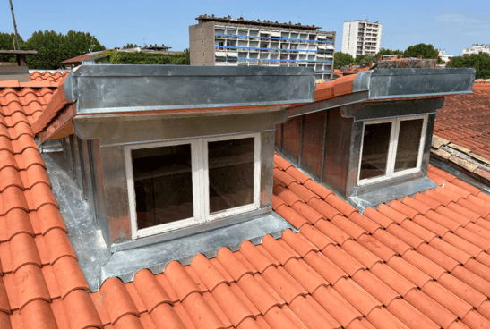 renovation-lucarnes-zinc-toiture-toulouse couvreur Toulouse, couvreur Blagnac, couvreur Balma, couvreur Ramonville, couvreur L'Union, énovation de toiture Toulouse, Nettoyage de toiture Toulouse, Isolation de toiture Toulouse, Fuite de toiture Toulouse, Étanchéité de toiture Toulouse, Réparation de faîtage Toulouse, Pose de tuile Toulouse, couvreur zingueur Toulouse, Pose de gouttière Toulouse, Planche de rive Toulouse, Pose de pied de cheminée Toulouse, Charpentier Toulouse, Pose Velux Toulouse